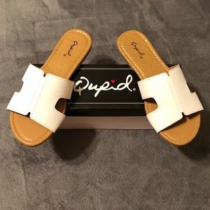 Qupid  Archer White Slides / Sandals NIB Sz 5.5